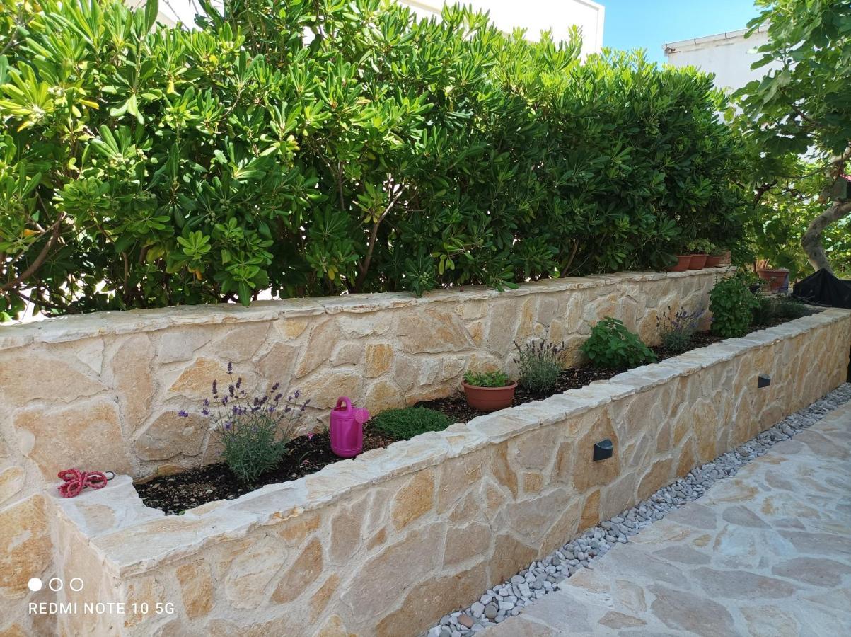 Apartmani Pablo Pag Town Exterior foto